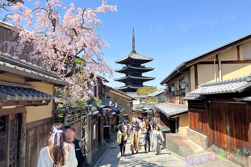 法観寺を背景にした定番の写真スポット