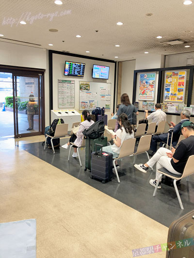 京阪バスの待合室