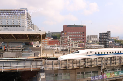 京都駅に停まる新幹線