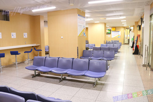 新幹線コンコースの待合室