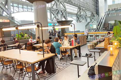 京都駅ビルのミスタードーナツのフードコート