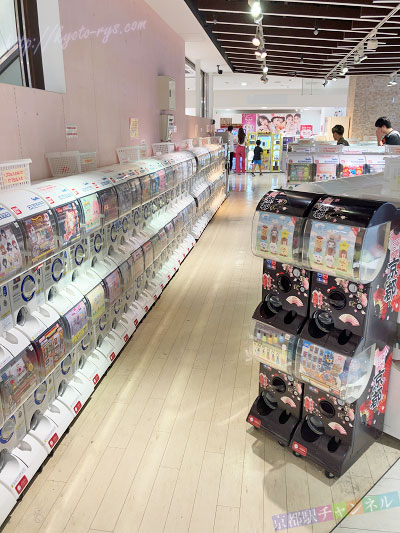京都アバンティのガチャゲーミックスコーナー