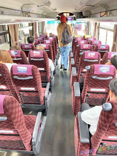 伊丹空港行きのリムジンバスの車内
