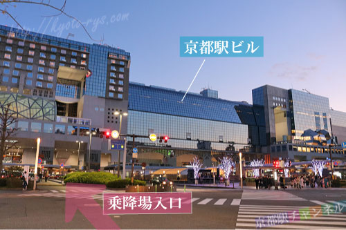 京都駅の烏丸口の乗降場への入口