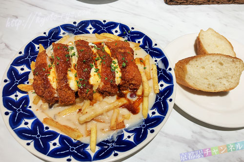 チーズチキンカツ（キノコクリームソース）