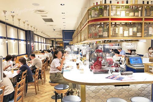 京都駅のフレンチ酒場GOLDの店内