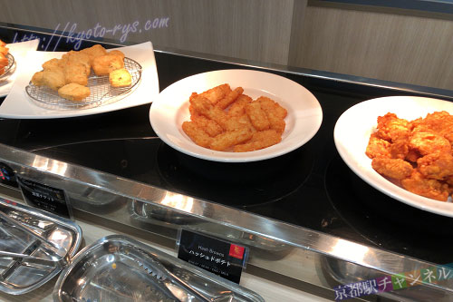 チキンナゲットやカリカリのハッシュドポテト
