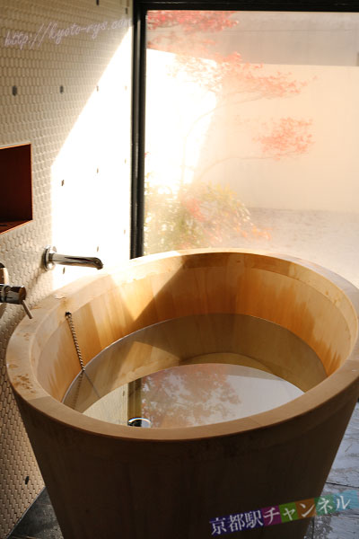 青森県産のヒバの木を使った浴槽