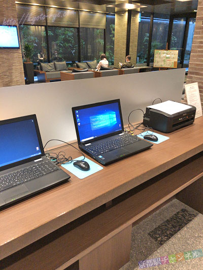 フロントのPCコーナー