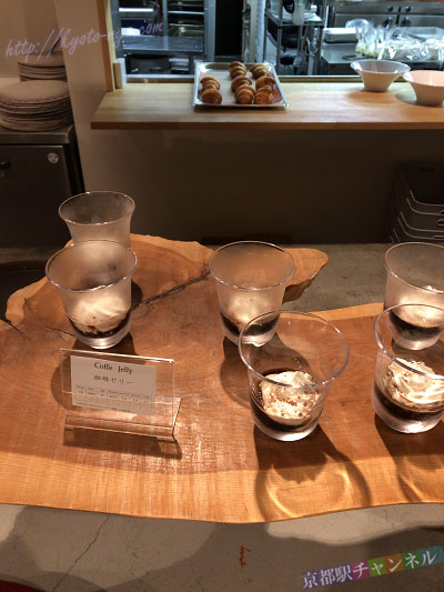 生クリームがのった珈琲ゼリー