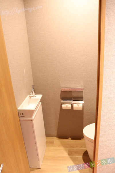 セパレートのトイレ