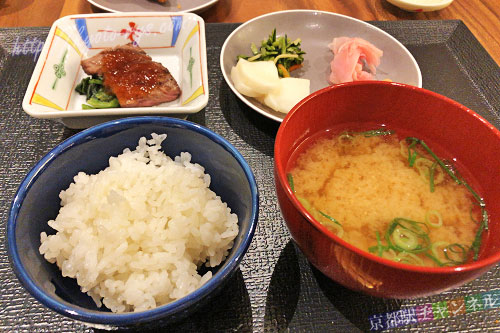 京都のお米にお味噌汁、お漬物
