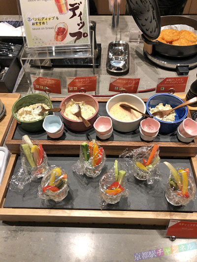野菜スティックとディップソース