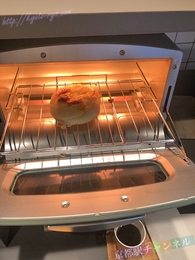 トースターで温めるベーグル