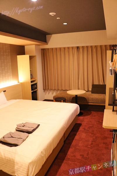 hotel MONday Premium京都駅東九条のスタンダードキングルームの室内