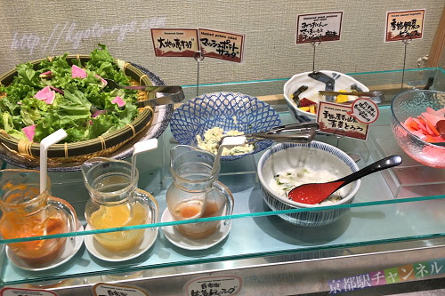 とろろやサラダ