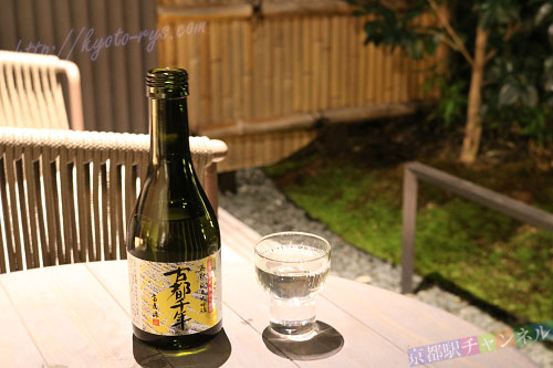 テラスで飲む日本酒
