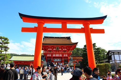 船の形をした大きな岩