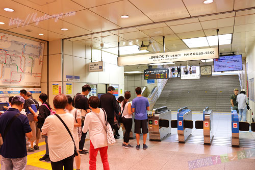 JR在来線の八条東口改札