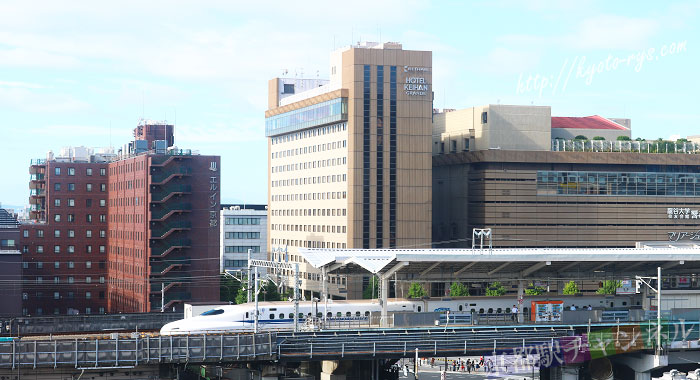 京都駅八条口の新幹線