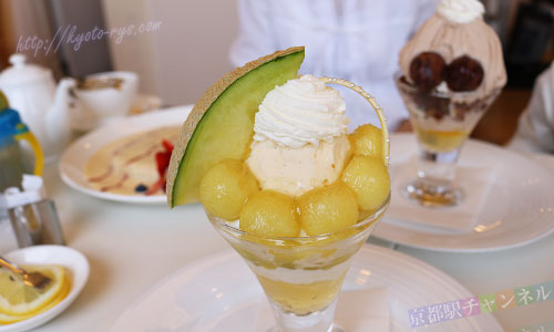 八条口のカフェ