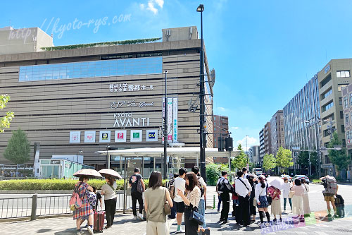 京都駅八条口のアバンティ