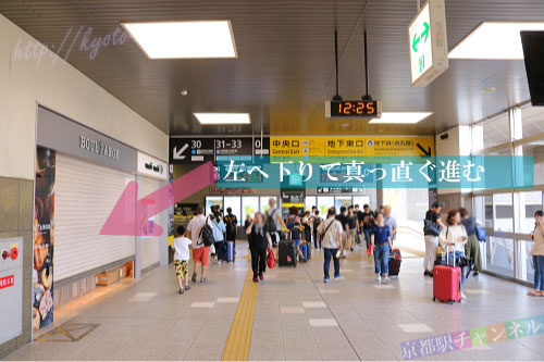 JR改札内の2階通路