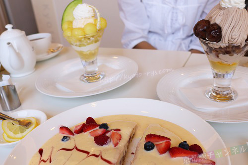 京都伊勢丹のマールブランシュカフェのパンケーキとパフェ