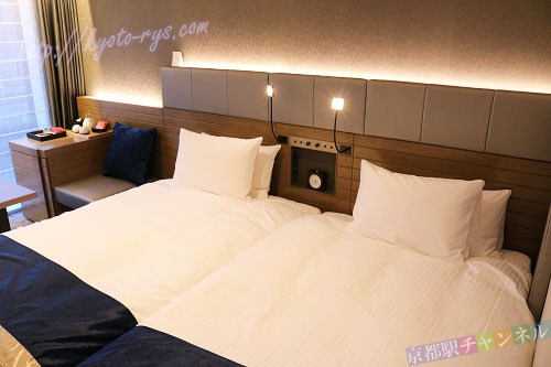 ハリウッドタイプのベッド